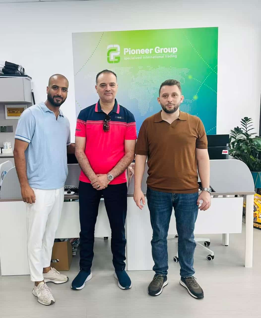 Pioneer Group meeting with a client at the Yiwu office