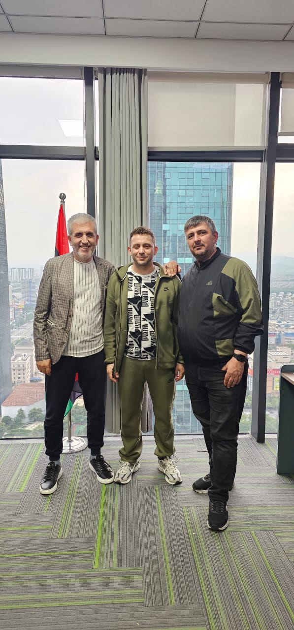 Pioneer Group hosting a client visit at the Yiwu office