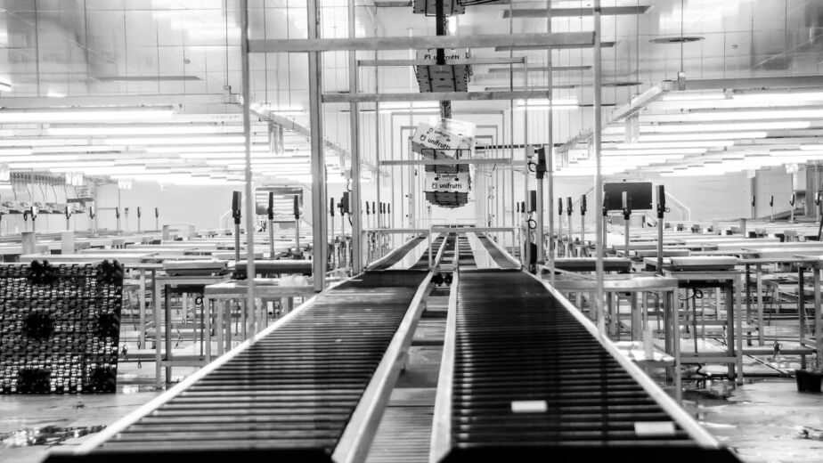 Factory production line, the first player in the China supply chain from factory to door