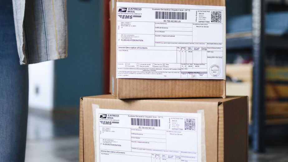 Labelled cartons handed over, where shipment problems from China first show up
